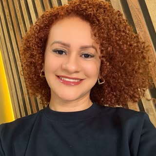 Hoje foi dia de renovar essa cor maravilhosa do meu cabelo.✨

Não sou contra colorir ou transformar 