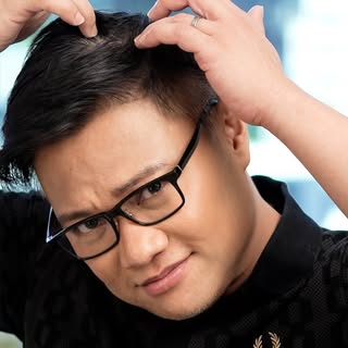 Some things are worth saving before they're gone.
Healthy-looking hair is one of them. Give your sca