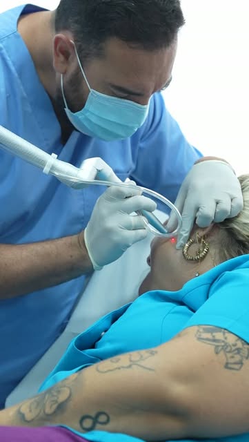 Pequeñas lesiones como verrugas, queratosis o fibromas faciales pueden resultar molestas o antiestét