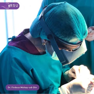 Dr. Firdous Mohyuddin carrying out FUE Hair Transplant.

#FUE #hair #hairtransformation #surgery #co