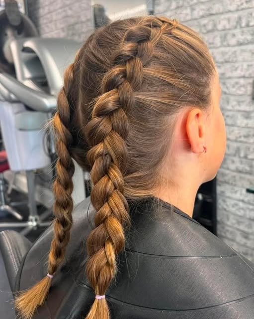 Training Afternoon with Elena 🌟

Today’s training session featured a fresh one-length cut, keeping 