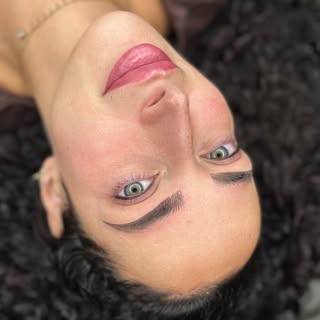 ✨ Cejas híbridas de Micropigmentación ✨

La combinación perfecta entre la definición del pelo a pelo