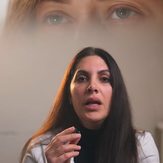 A veces el rostro no necesita un solo tratamiento.

Las líneas de expresión pueden deberse a la tens