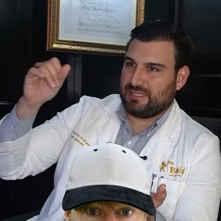 Un mito que siempre hemos querido desmentir 🧢❌ 

Usar gorra NO causa caída de cabello.

Si notas me