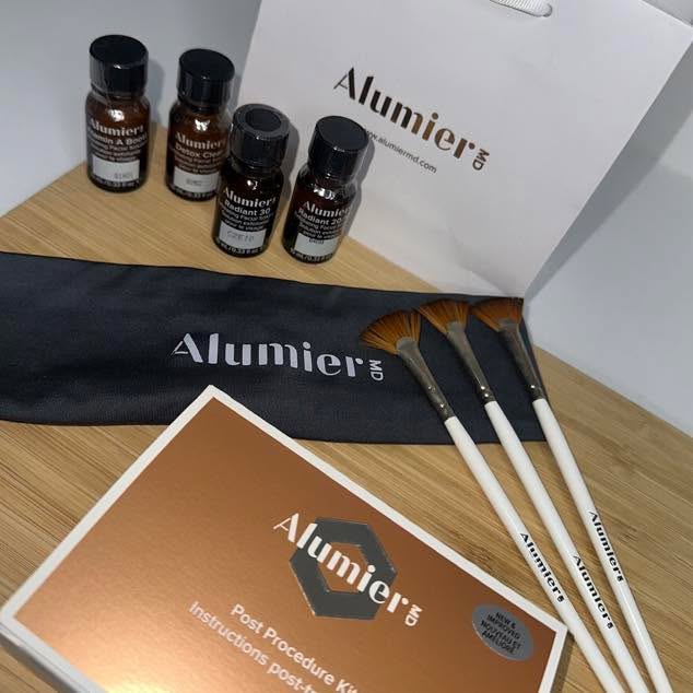 ✨ ALUMIERMD CHEMICAL PEELS ✨

In need of a little skin ‘pick-me-up’. We offer a range of medical gra
