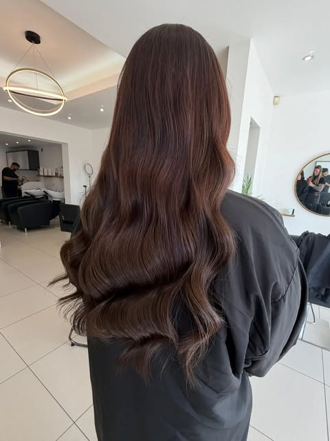 Bespoke brunette colour 

Deep cocoa tones blended with subtle dimension for a rich, glossy brunette