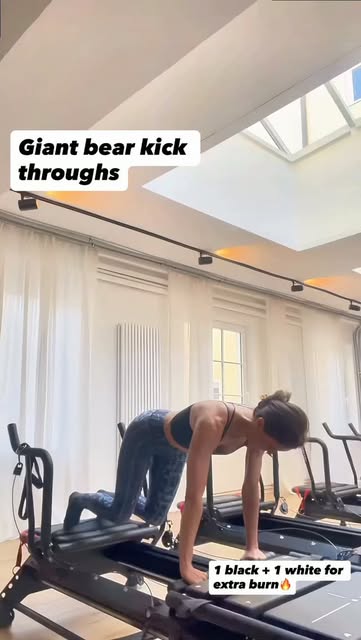 Always inspired by my friend & master trainer Dayron @dayboothfit 🔥Giant bear kick through
Like you