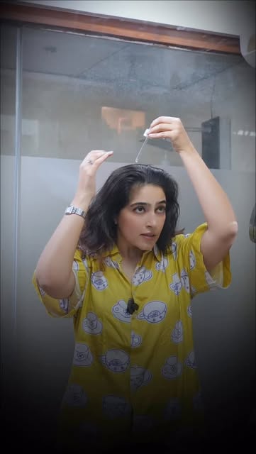 Champi feels relaxing, but oiling isn’t a cure for every hair problem. 

Oil can make your hair feel