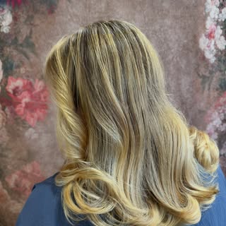 Werbung 
Ein komplett neues Balayage in 🍯 Honig-Blonde 💕😍
Wir wünsche ganz viel Spaß ☺️
#friseurh