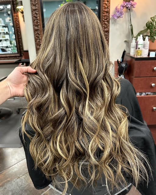 Ready for more length, more fullness, and a whole new look? ✨

Three rows of 22-inch machine weft ga