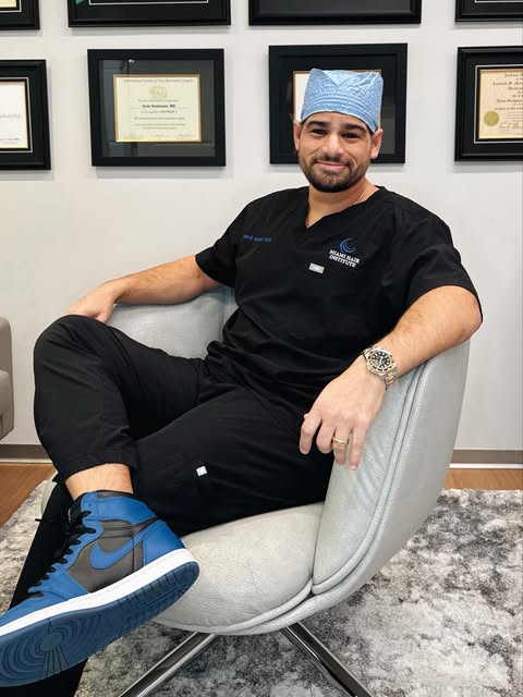 Meet Dr. Aron Nusbaum, a board-certified hair restoration surgeon at Miami Hair Institute. His appro