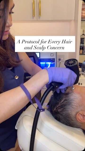 Whatever your hair and scalp are doing, there’s a reason AND a protocol✅
Start with a consult. Comme