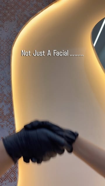 ✨ What actually happens during a HydraFacial?*💦

It’s not just about getting that instant “glass sk