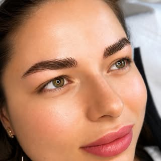 Os presento a mi preciosa modelo dBrows como demo en @thequeensnight_benelux ❤️🤎❤️
#dbrows #dianapa