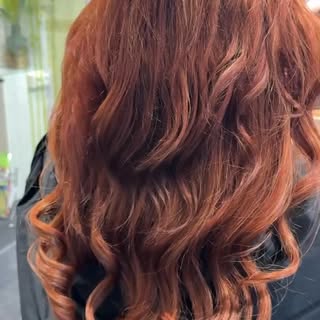 🔥 Manchmal braucht es nicht einfach nur neue Haare.
Sondern eine komplette Verwandlung. 🔥

Von müd