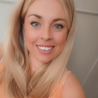 ✨ NEW AVAILABILITY ALERT ✨

Our lovely Jess has started doing Mondays! From 5th of October Jess will