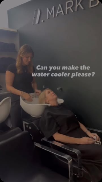 No problem 😎

#funny #salon #hairdresser #hairsalon
