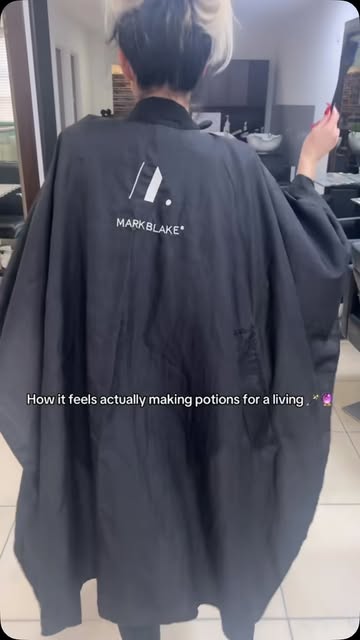 Poof! New hair! 🪄🧙🏻‍♀️

#hairsalon #funny #hairstylist #salon