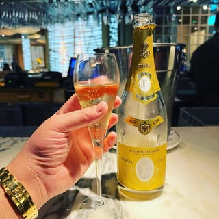 Sat night drinks

#cristal #champagne #fumo