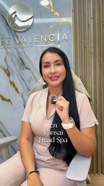 Desconéctate del mundo y vuelve a conectar contigo. 🤍✨

Nuestro Spa Capilar es el momento perfecto 
