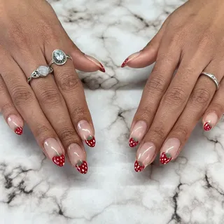 @luluuhaas_

Cute little strawberries 🍓 

Builder Gel: @luminary_nail_systems “multi flex clarity”
