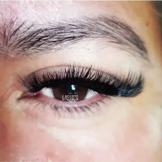 @lashesby_daisy222

Absolutely love the cat eye look! 😻 volume sets are only $95 for the month of M