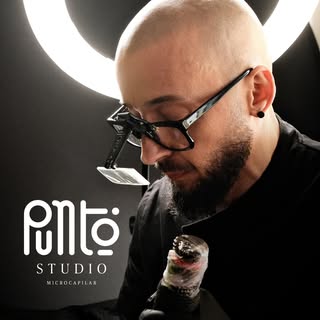 Mi nombre es Ricardo Polo y soy micropigmentador capilar.

La alopecia es un problema que se ha norm