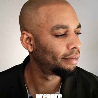 El caso de Edgar no es raro en absoluto. Con el paso de los años la alopecia hizo que su imagen se a