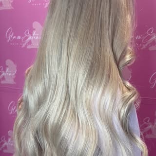 How stunning 🤩 is this beautiful blonde! Perfectly root smudged to create a soft root blend!

#high