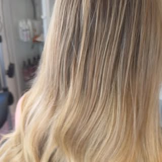 This lovely lady was back for a colour refresh and a weft refit 😍

#beautyworks #mochamelt #xxs #we