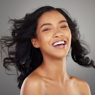 Empowered by the Right Wig⁠
⁠
❤️ "Choosing my wig was life-changing, thanks to BuyWigsUSA’s support"