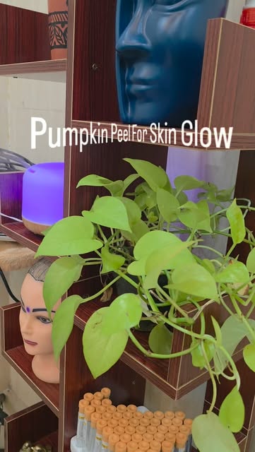 🎃✨ Reveal brighter, smoother & glowing skin with our Pumpkin Peel!
A quick skin-refresh treatment t