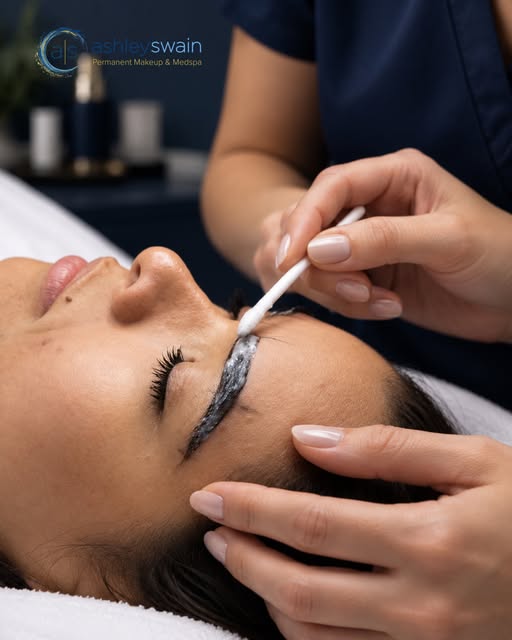 Every great result starts with your comfort. ✨

Before we begin your brow appointment, we carefully 