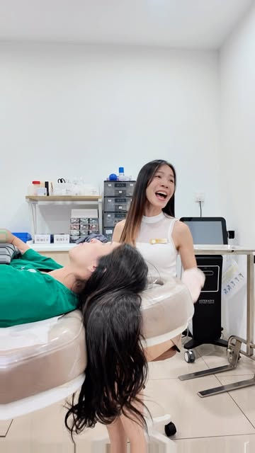 Natalia, you’d better appear right now, or you’re fired! 😂 #botox  #antiaging #facelift #skinbooste
