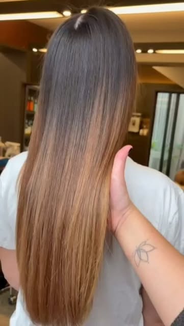 Tratamento de nutrição para selar as cutículas, devolver o brilho e deixar os fios mais macios e ali