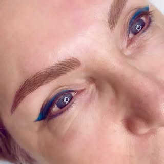 ✨ Realistic Nano Brows ✨
Nano hair strokes (not microblading)created on top of a faded eyebrow tatto