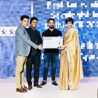(NRG Wellness & AKS Aesthetic Hair Transplant) Dr.Ashwani Kumar Singh received the Indian Icon of th