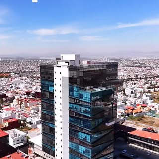Soy médico tricóloga, especializada en el diagnóstico y tratamiento integral de las enfermedades del