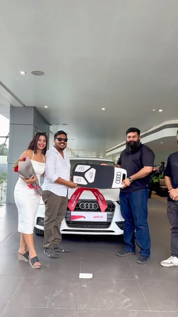 Every goal we set together, we WILL accomplish 🧿✨

@dr.ankit_chichghare 

#couplegoals #cardelivery