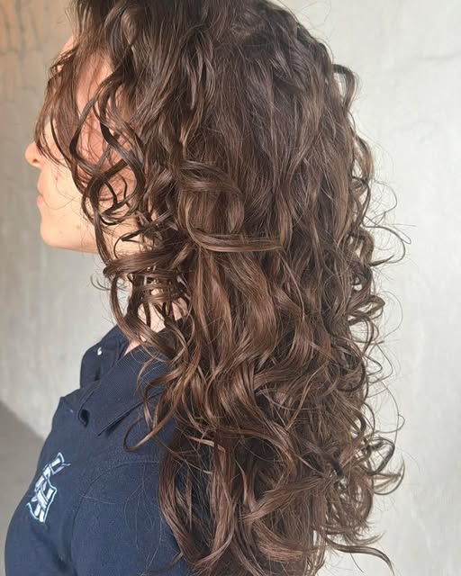 Did you know that 2 treatments are included with our Curly Beauty or Beaux session?

Your curls spec