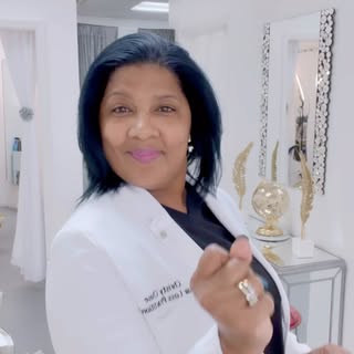 ….The Extreme Hair and Scalp Steam Treatment ❤️‍🔥 @christychasehairlossexpert  they not like us

Co