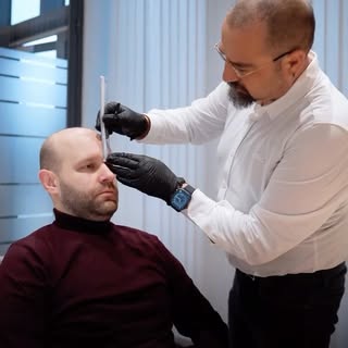 One of the most common concerns I hear from patients is:

«Doctor, I’m afraid my hair will look fake