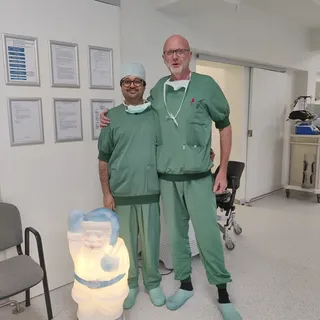 With Plastic & Cosmetic Surgeon Stalwart Dr Luc Damen MD, Wellness Kliniek, Belgium.

#belgium #cosm