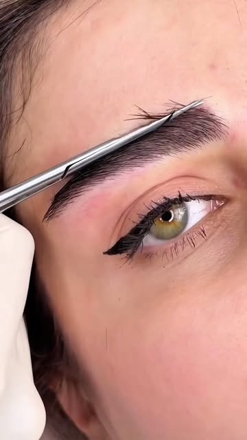 ✨ Augenbrauentransplantation bei Praxis Dr. Moheb ✨

Natürlich schöne und dauerhaft definierte Augen