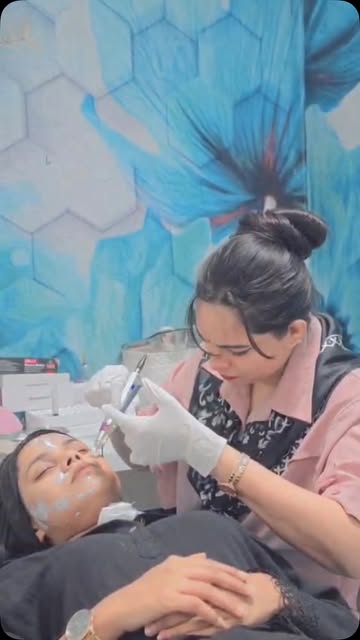 Microneedling Therapy — skin rejuvenation ke liye advanced treatment, jo skin ko smoother, healthier
