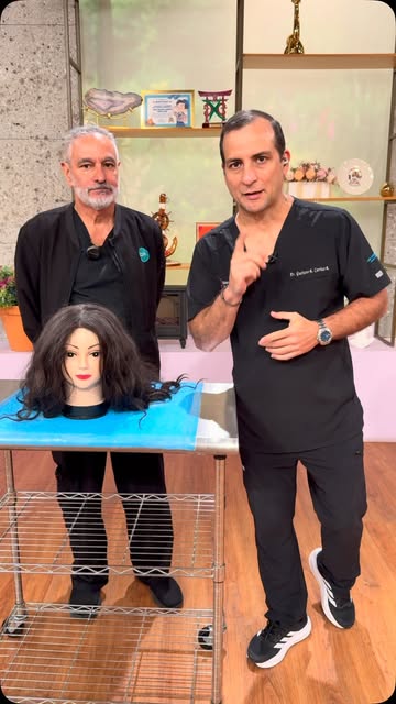 Jeloulovers, hoy estuvimos conversando sobre un tema muy común: la caspa con el @drarosemena 🧴✨

¿S