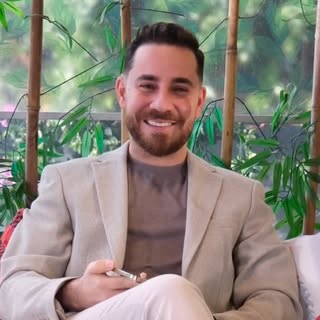 ✨ Doğal görünüm, güçlü değişim.
Her greftin hikayesi, sabır ve uzmanlıkla birleştiğinde ortaya çıkan