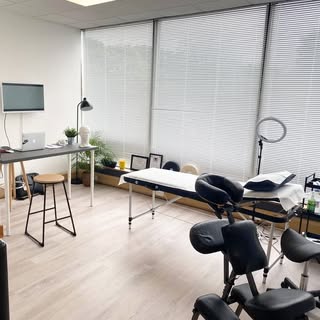 Struggling with hair loss? Your journey to renewed confidence starts here ⬆️
Our clinic is ready to 