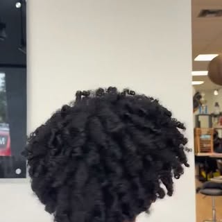 Stylist May • 🔥 @adoremelooks 🔥 makes it look easy!! 
She’s back for her tapered shape up 🤩 #afro