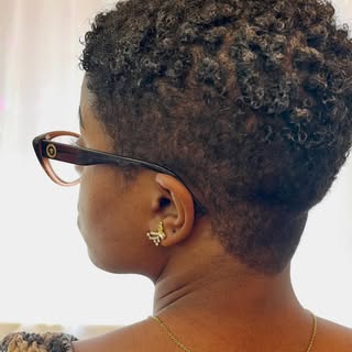 Healthy hair starts with healthy care. 💛Swipe to see the incredible transformation using Ashtae Hai